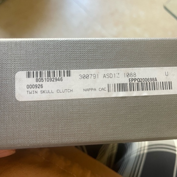 VINTAGE BLACK/WHITE TWIN Skull Clasp Clutch - Picture 7 of 16